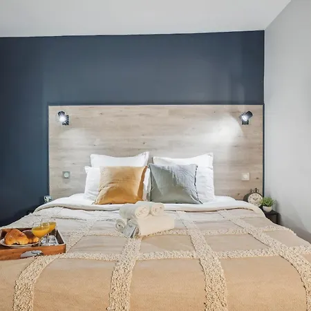 Elegant 1br Near Eiffel & Les Invalides Apartment